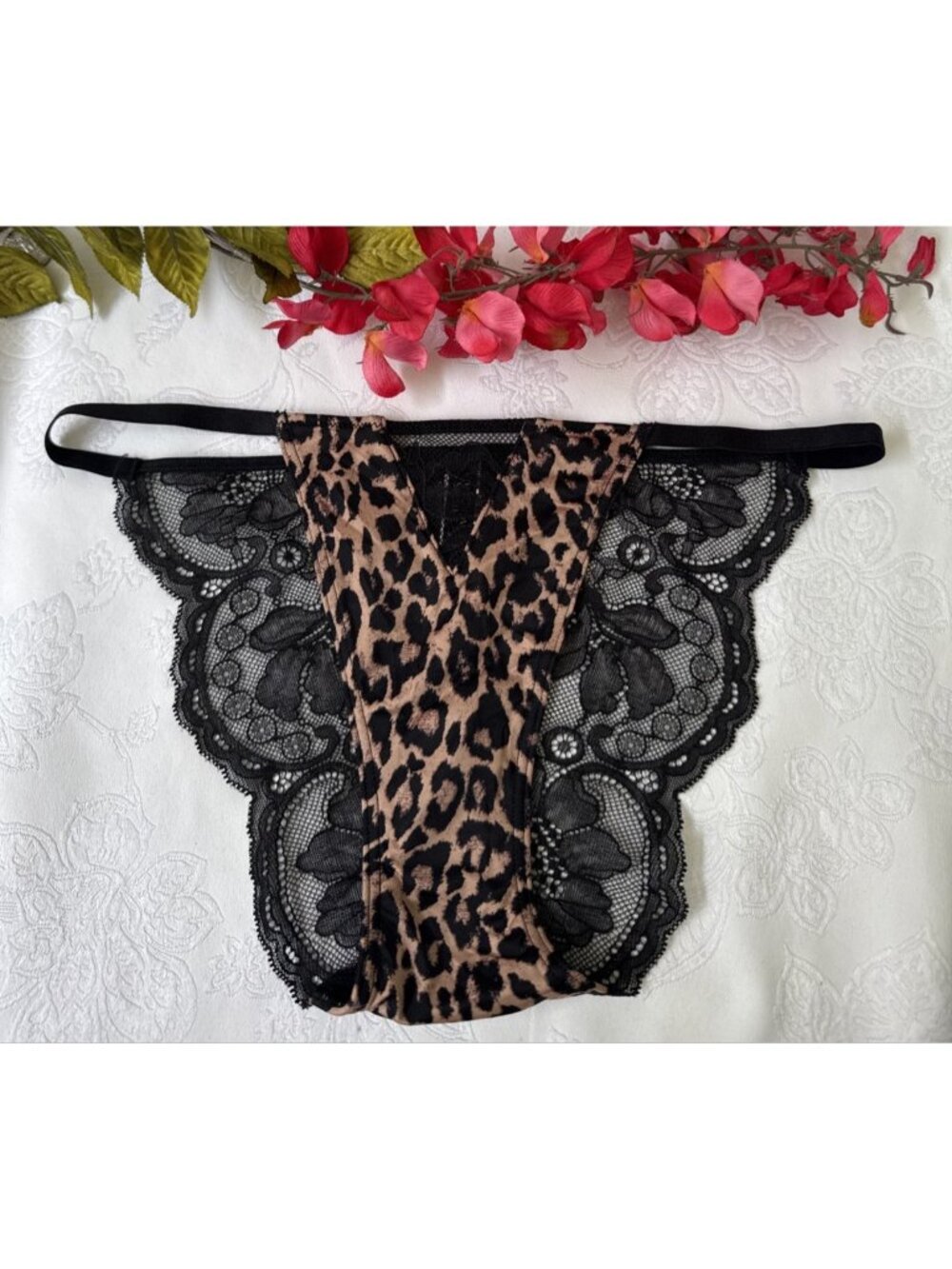 VICTORIA'S SECRET M VERY SEXY CHEEKY PANTIES ANIMAL PRINT LACE SILKY STRAPPY NWT